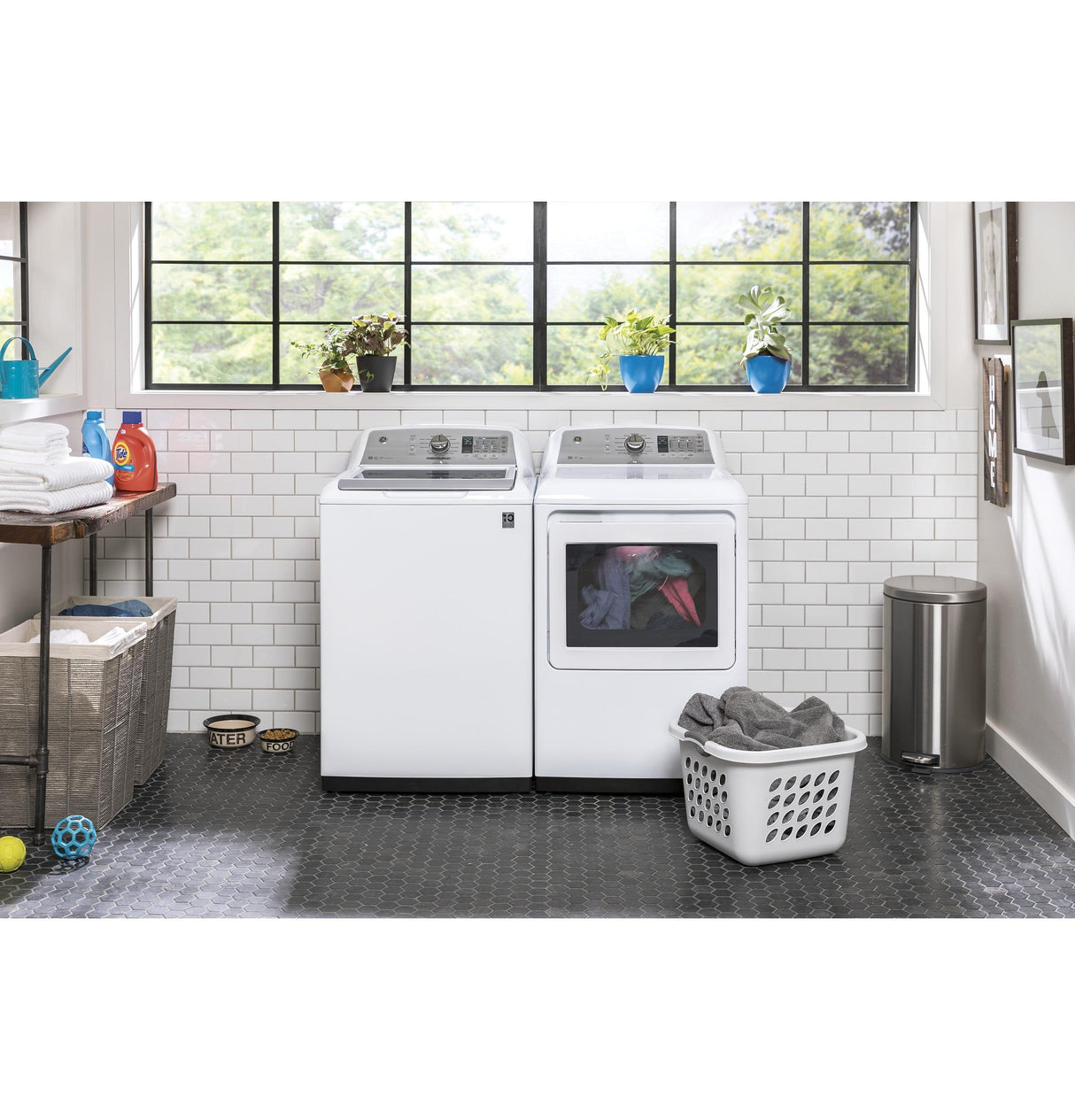 GE® 7.4 cu. ft. Capacity Smart aluminized alloy drum Electric Dryer with HE Sensor Dry