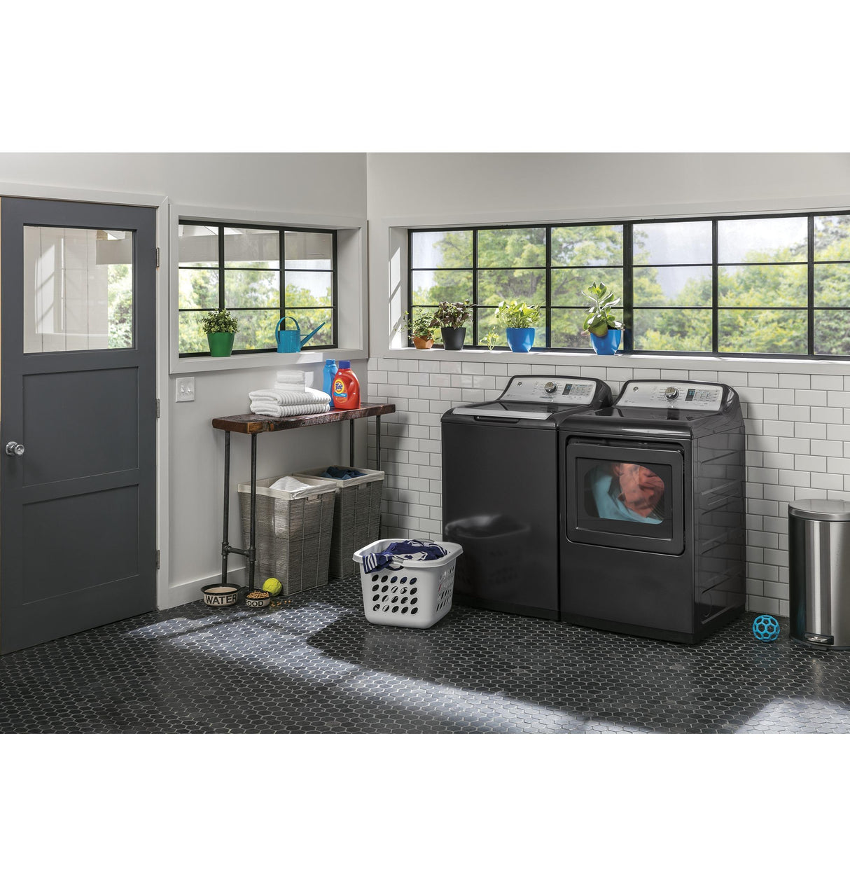 GE® 7.4 cu. ft. Capacity Smart aluminized alloy drum Electric Dryer with HE Sensor Dry