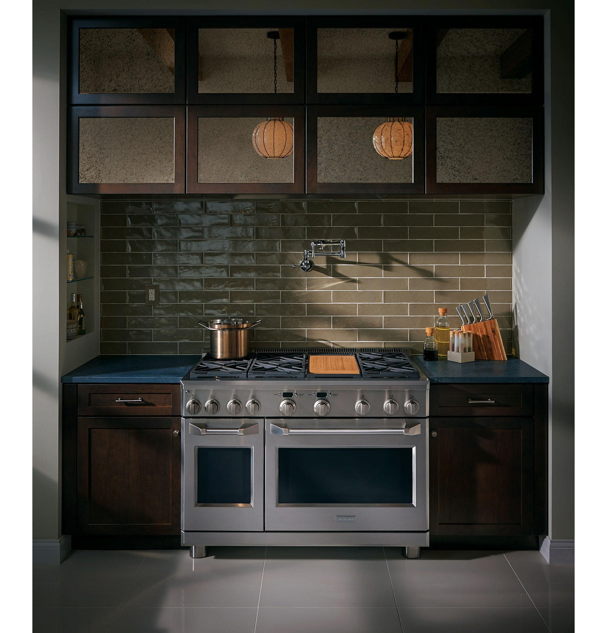 Monogram 48" Dual-Fuel Professional Range with 6 Burners and Griddle (Natural Gas)