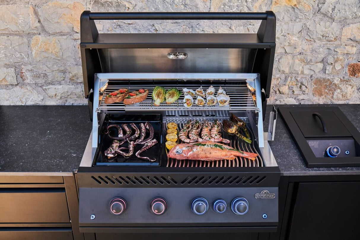 OASIS 301 Outdoor Kitchen, Built-in 700 Series 32 with Soft Close Doors , Propane, Matte/Matt Black