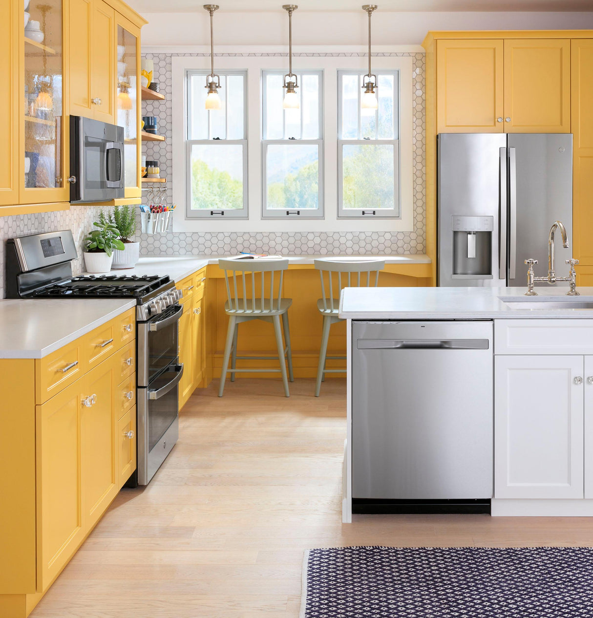 GE 30" Free-Standing Gas Double Oven Convection Range