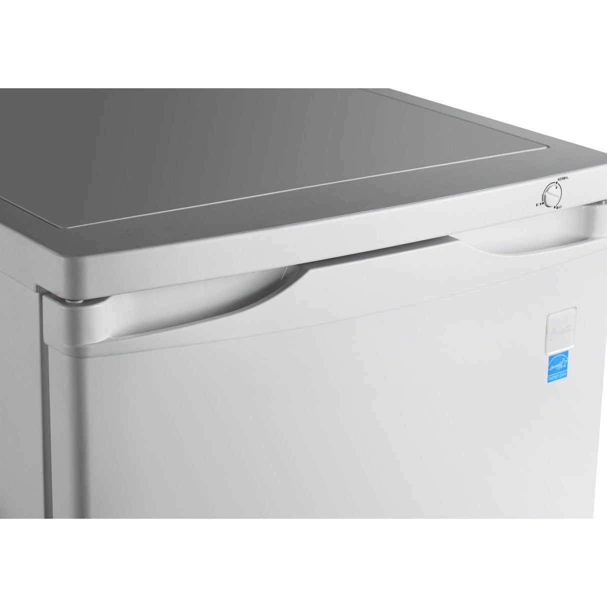 5.8 cu. ft. Vertical Freezer - White / 5.8 cu. ft.