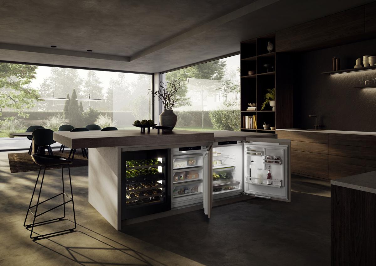 Freezer suitable for undercounter installation with NoFrost