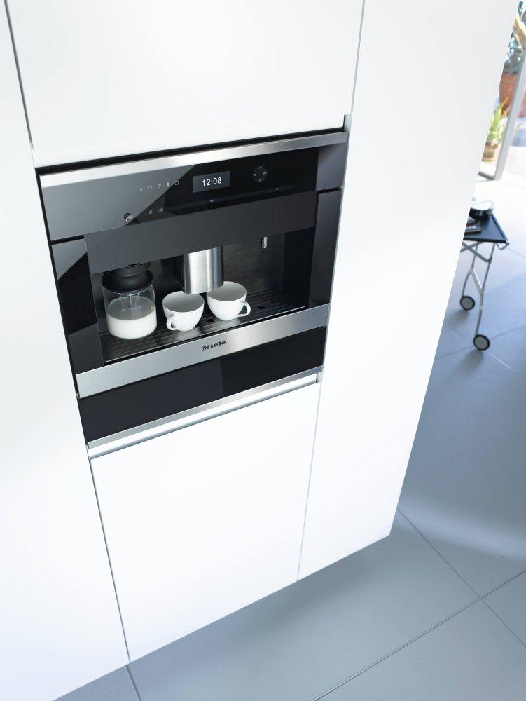 CVA 6405 - Built-in coffee machine with bean-to-cup system and OneTouch for Two for perfect coffee enjoyment.