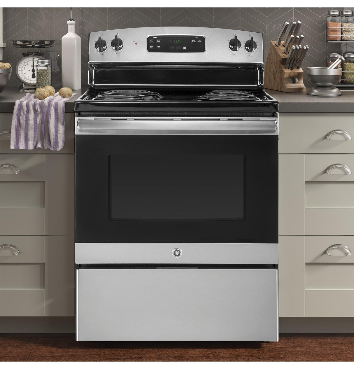 GE® 30" Free-Standing Electric Range