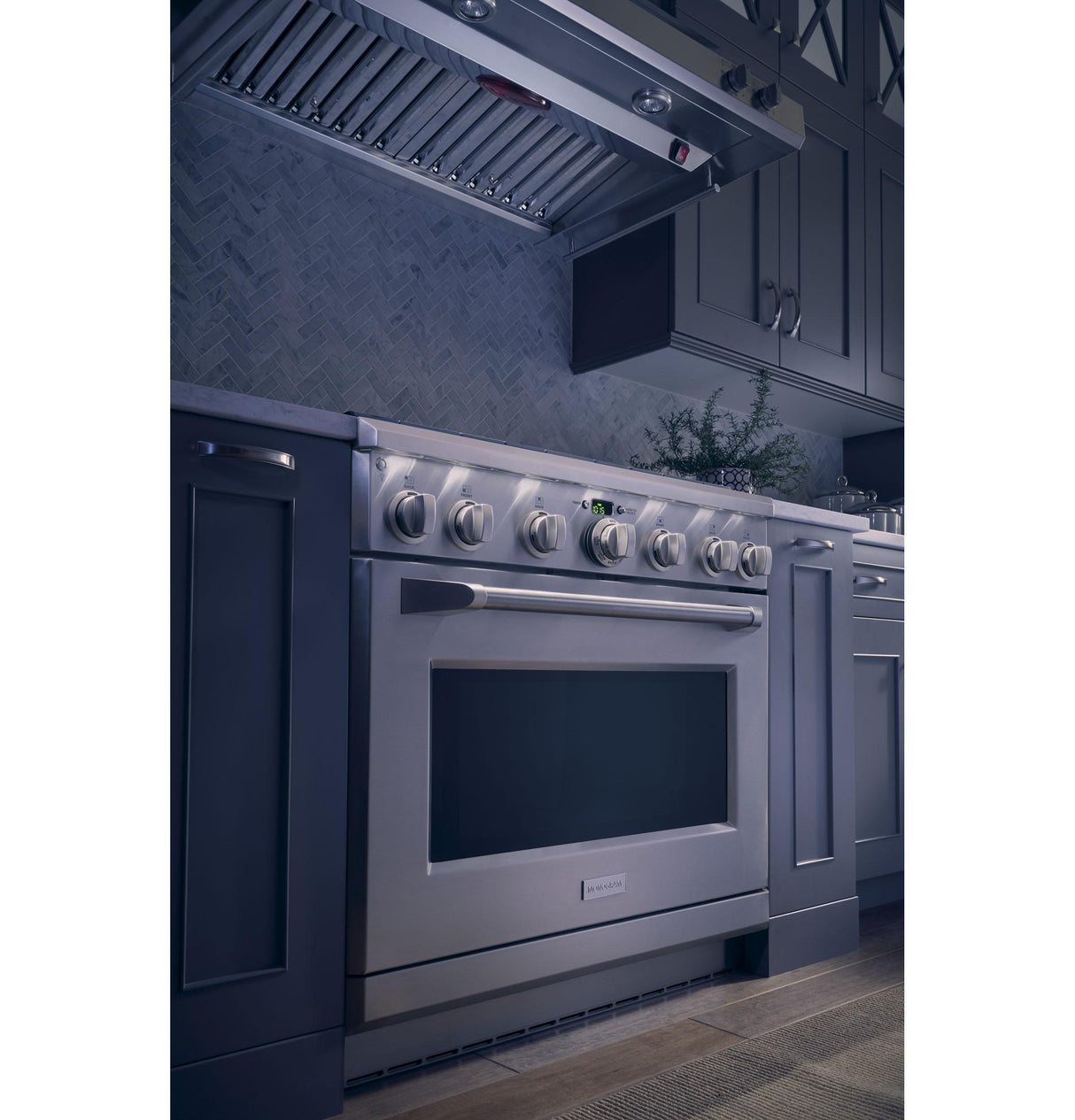 Monogram 36" Dual-Fuel Professional Range with 6 Burners (Natural Gas)