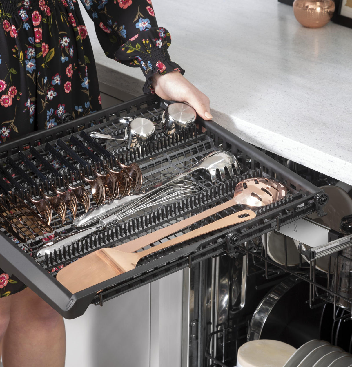 Café™ ENERGY STAR® Stainless Steel Interior Dishwasher with Sanitize and Ultra Wash & Dry in Platinum Glass