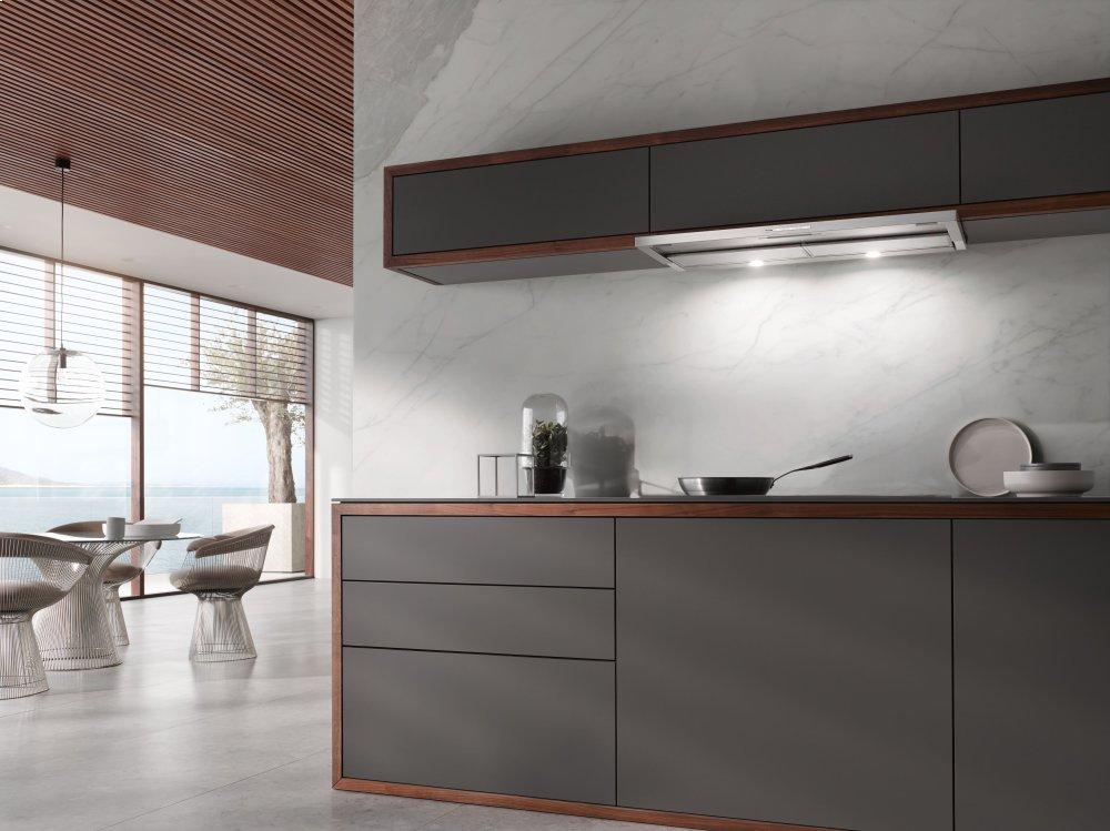 DA 3496 - Built-in ventilation hood with energy-efficient LED lighting and backlit controls for easy use.