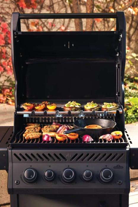 Phantom Rogue SE 425 RSIB with Infrared Side and Rear Burners , Natural Gas, Matte/Matt Black