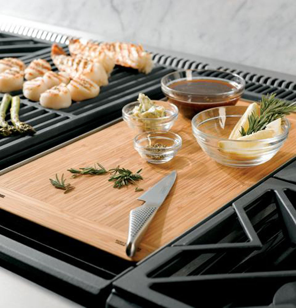 Monogram 48" Dual-Fuel Professional Range with 4 Burners, Grill, and Griddle (Natural Gas)