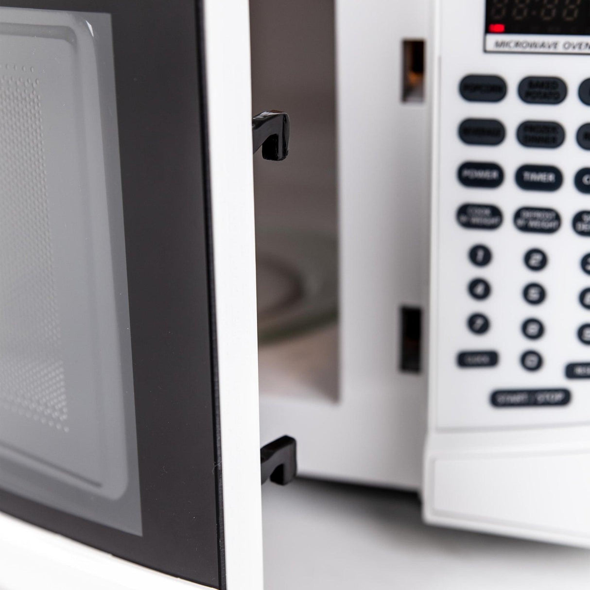 0.7 cu. ft. Microwave Oven - White / 0.7 cu. ft.