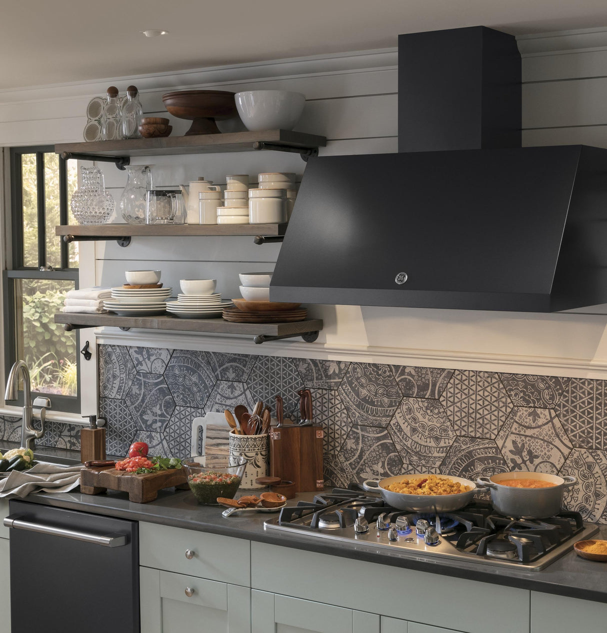 GE Cafe™ Series 36" Built-In Gas Cooktop
