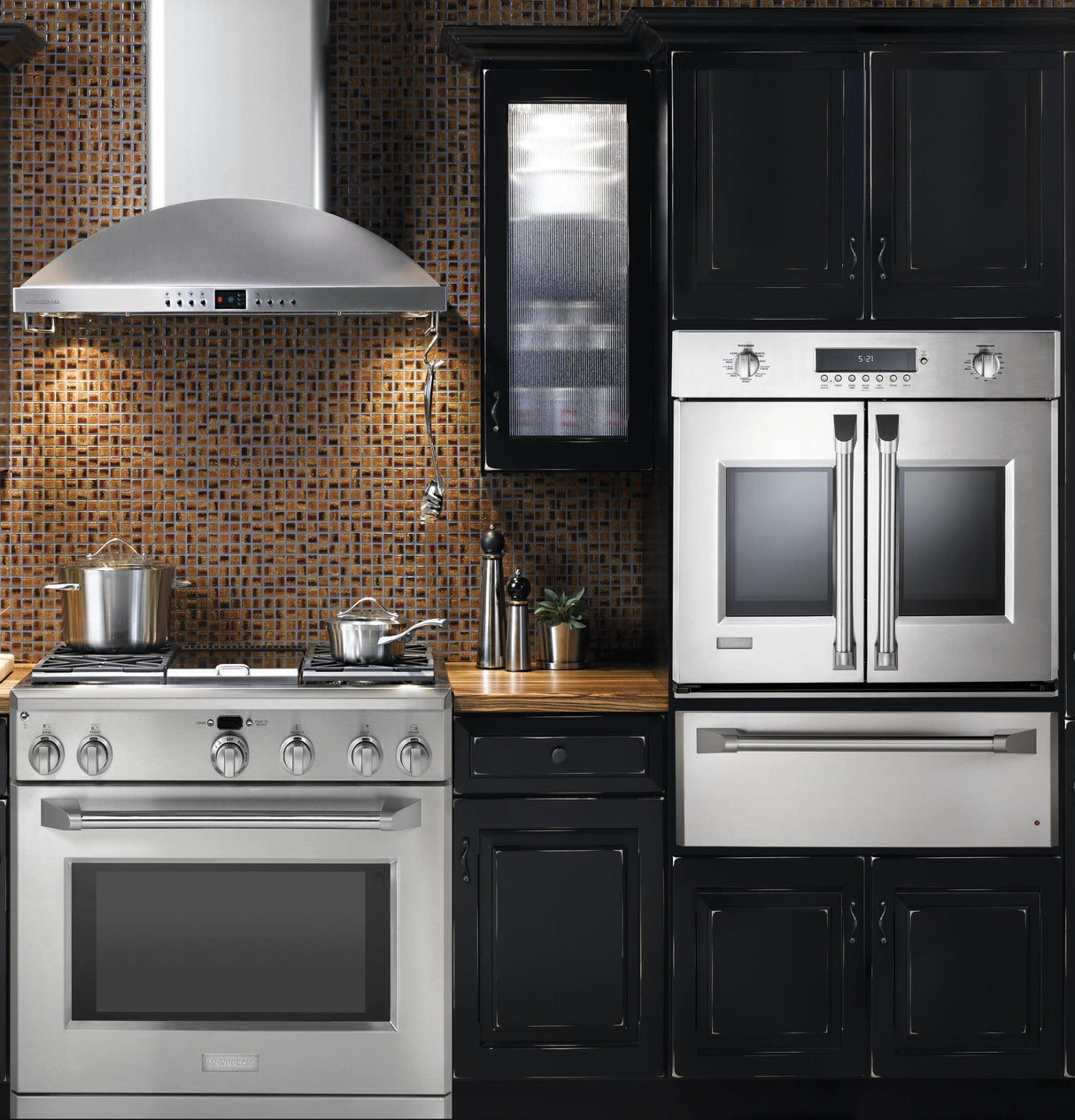 Monogram 36" Dual-Fuel Professional Range with 4 Burners and Grill (Natural Gas)