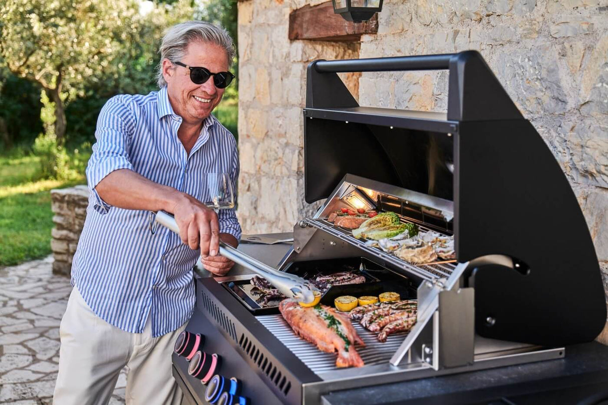 OASIS 301 Outdoor Kitchen, Built-in 700 Series 32 with Soft Close Doors , Propane, Matte/Matt Black