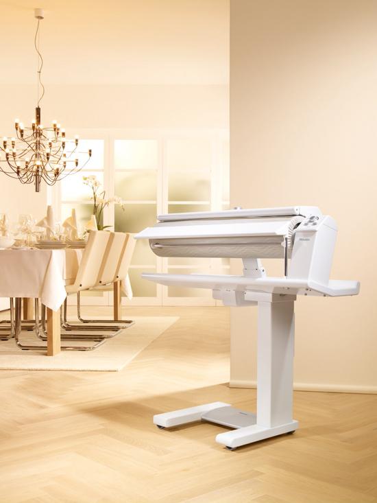 White Rotary Iron B 990 E - Lotus White