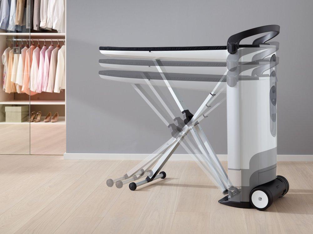 B 3312 FashionMaster - Steam ironing system with display and honeycomb soleplate for optimum smoothing.