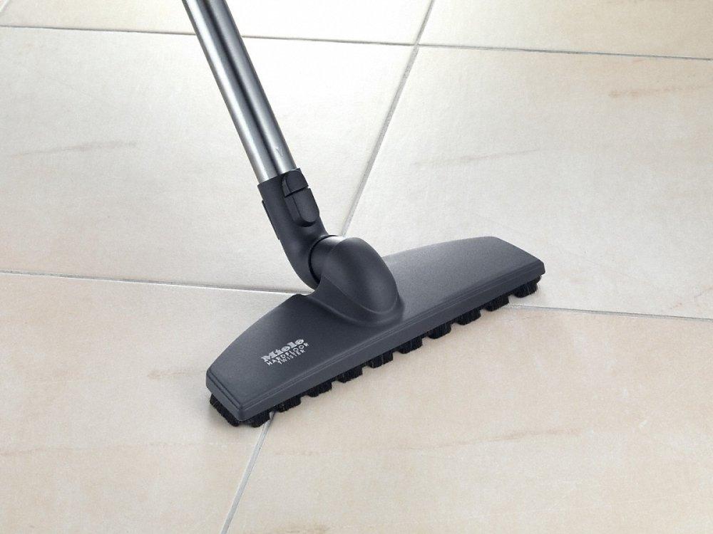 Blizzard CX1 PureSuction PowerLine - SKRE0 Bagless canister vacuum cleaners With high suction power and telescopic tube for thorough, convenient vacuuming.