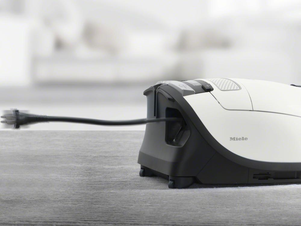 Complete C3 Cat&Dog PowerLine - SGEE0 canister vacuum cleaners With maximum suction power and foot controls for thorough, convenient vacuuming.