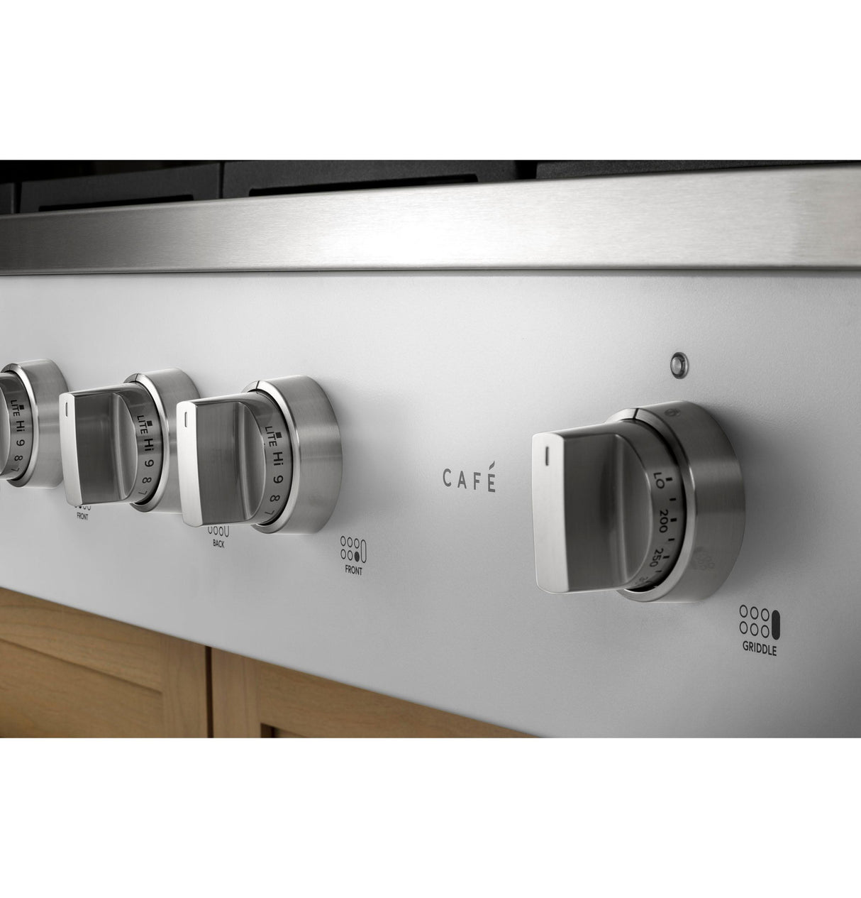 Café™ 48" Commercial-Style Gas Rangetop with 6 Burners and Integrated Griddle (Natural Gas)