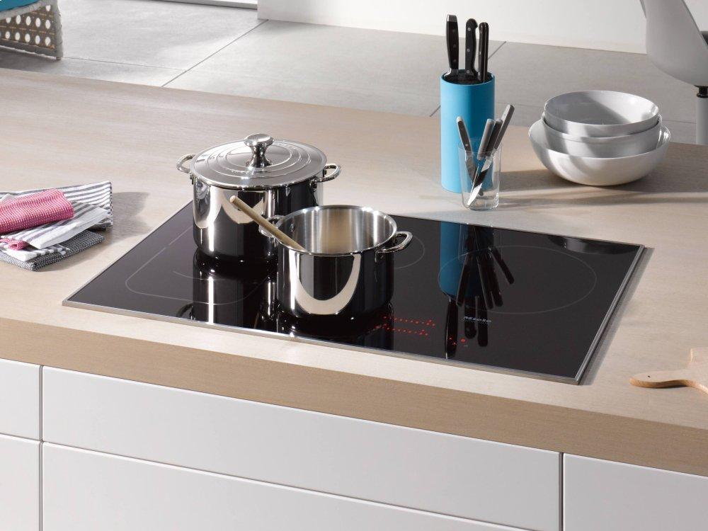 KM 6370 - Induction Cooktop with PowerFlex cooking area for maximum versatility and performance.
