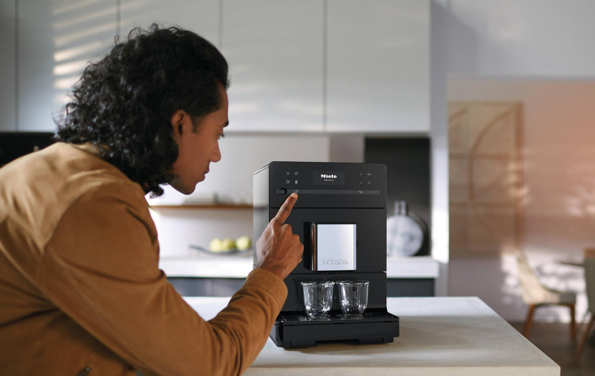 CM 5310 Silence Obsidian black - Countertop coffee machine with OneTouch for Two for the ultimate in coffee enjoyment.