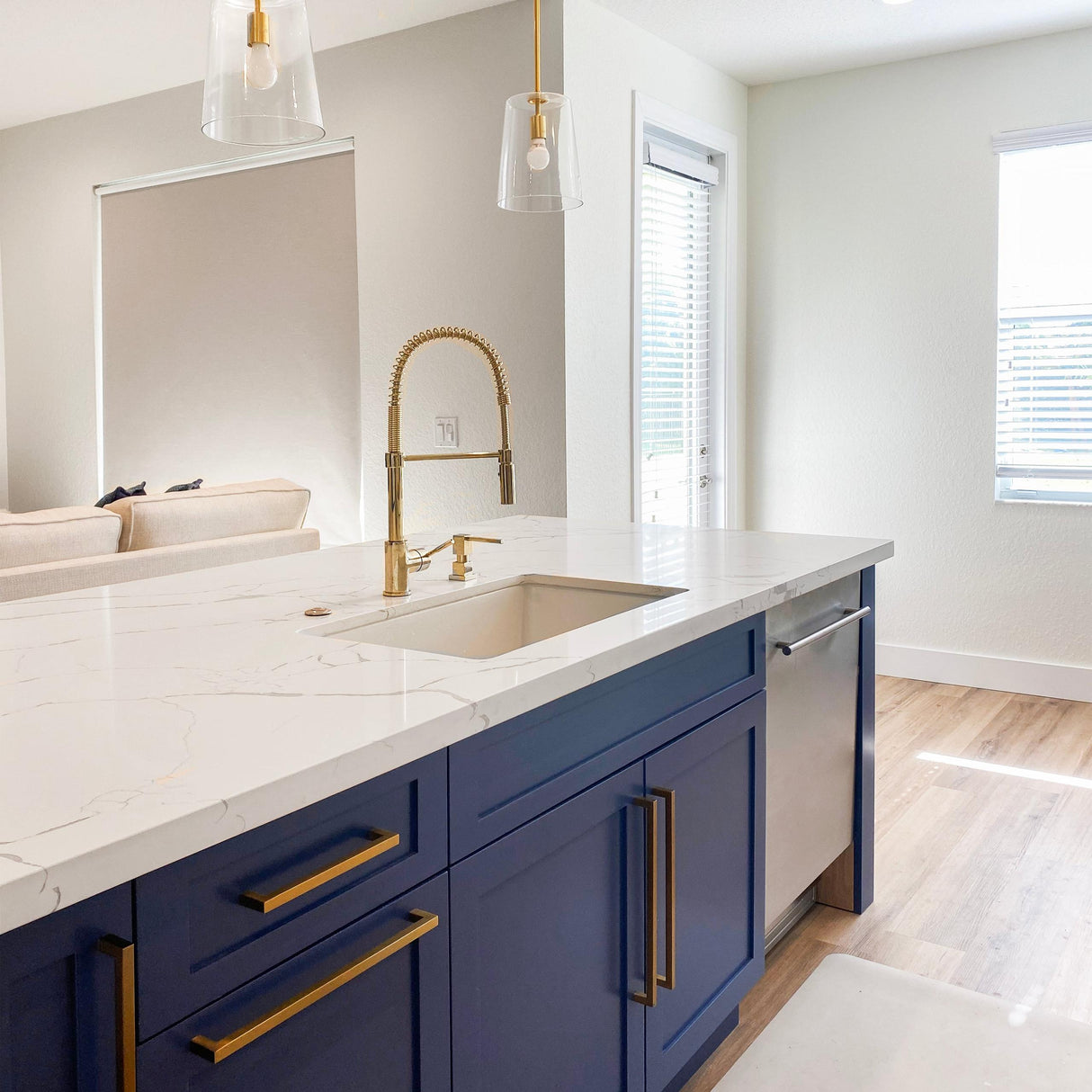 ZLINE Sierra Kitchen Faucet in Polished Gold (SRA-KF-PG)