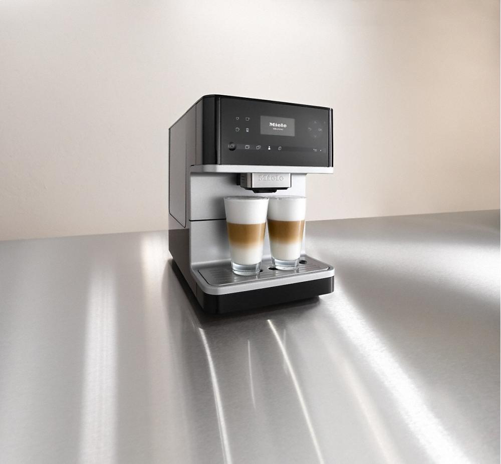 CM 6110 Countertop coffee machine with OneTouch for Two for perfect coffee enjoyment.