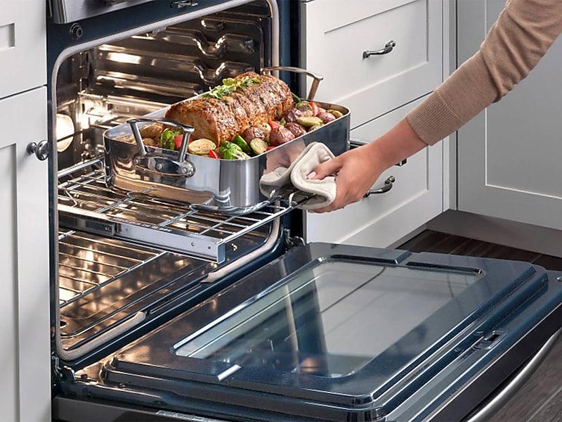 5.8 cu ft. Smart Freestanding Gas Range with Flex Duo™ & Dual Door in Stainless Steel
