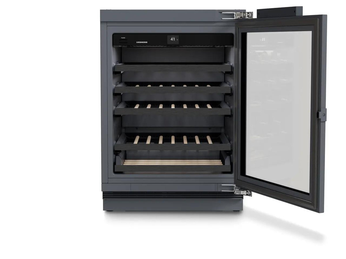 Wine fridge suitable for undercounter installation for wine tempering