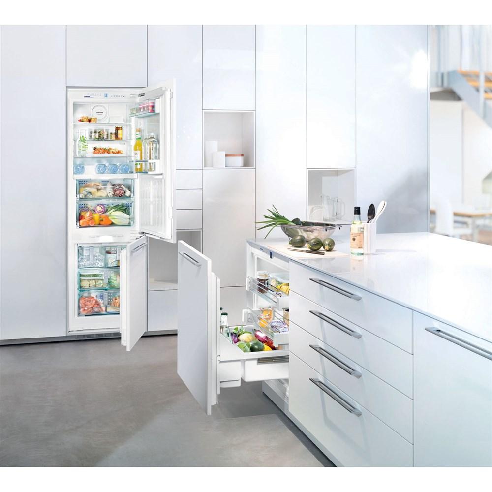 24" Integrated Refrigerator/Freezer right hinge ice maker