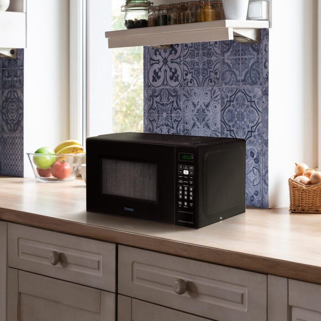 Danby 0.7 cu. ft. Countertop Microwave in Black