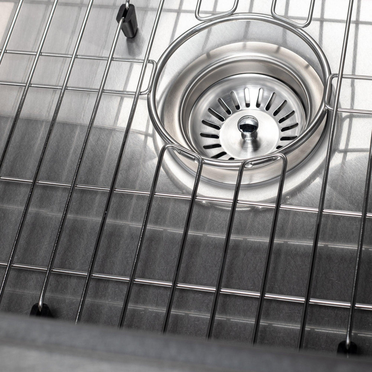 ZLINE 33 in. Vail Farmhouse Apron Mount Single Bowl Satin Stainless Steel Kitchen Sink with Bottom Grid (SAS-33S)
