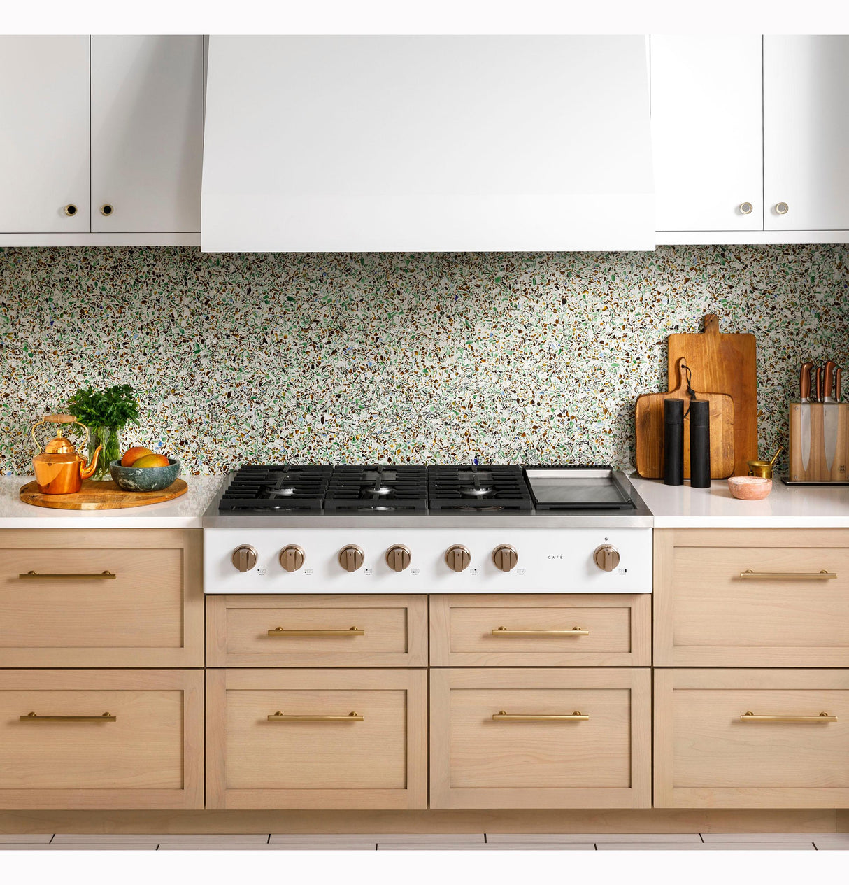 Café™ 48" Commercial-Style Gas Rangetop with 6 Burners and Integrated Griddle (Natural Gas)