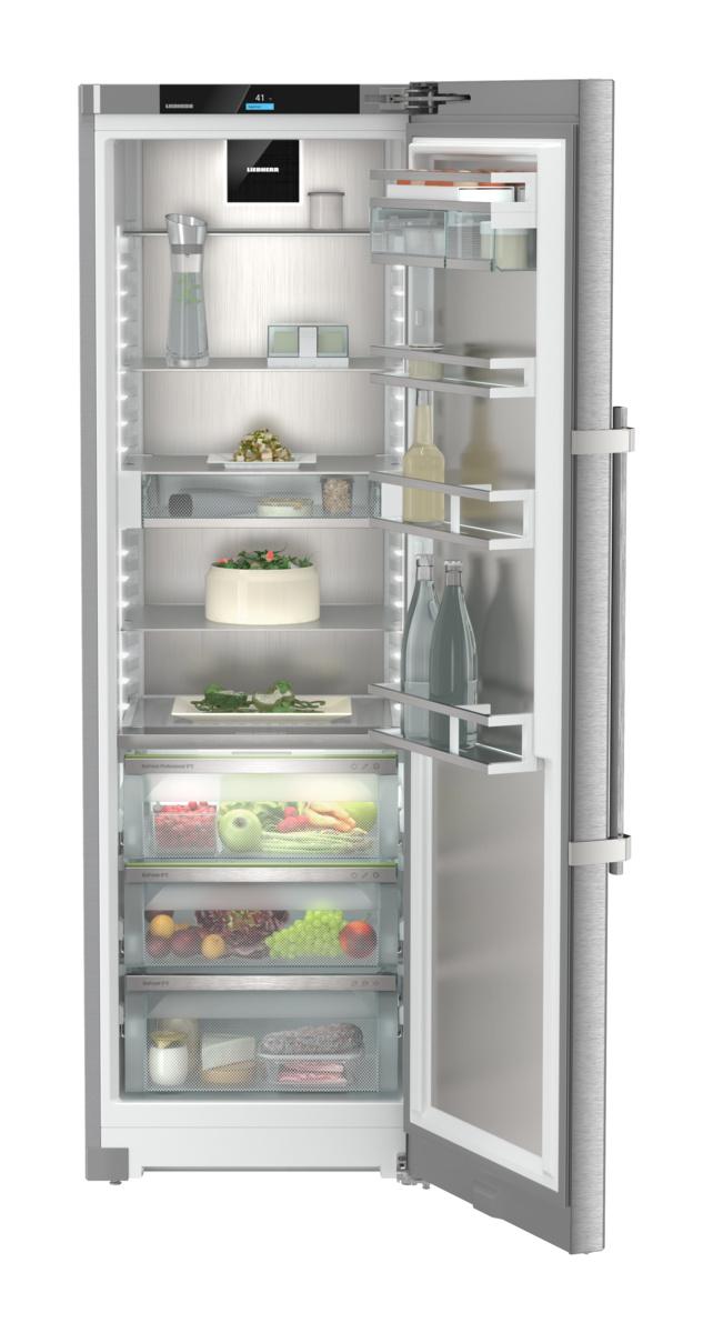 Freestanding refrigerator with BioFresh Professional