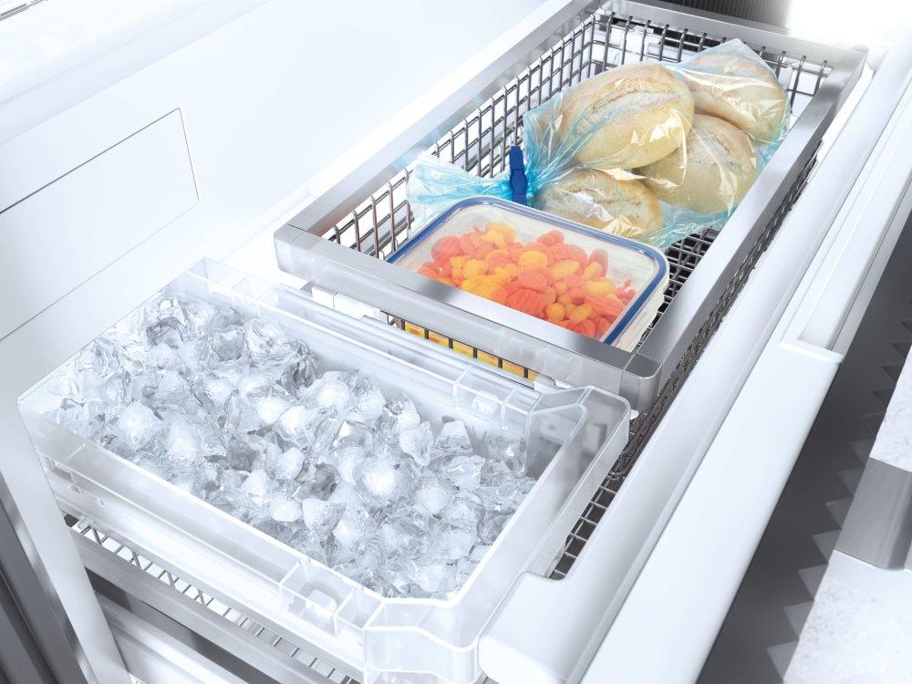 KF 2802 SF Stainless steel/CleanSteel - MasterCool™ fridge-freezer For high-end design and technology on a large scale.