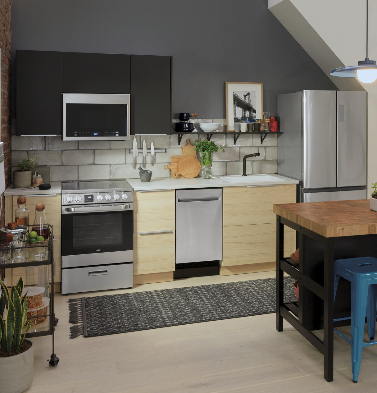 Haier ENERGY STAR® 24" 2.9 Cu. Ft. Electric Range