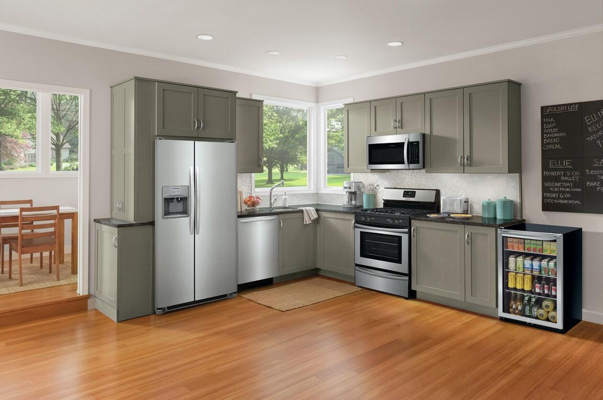 Frigidaire 138 12 oz. Can Capacity Beverage Center