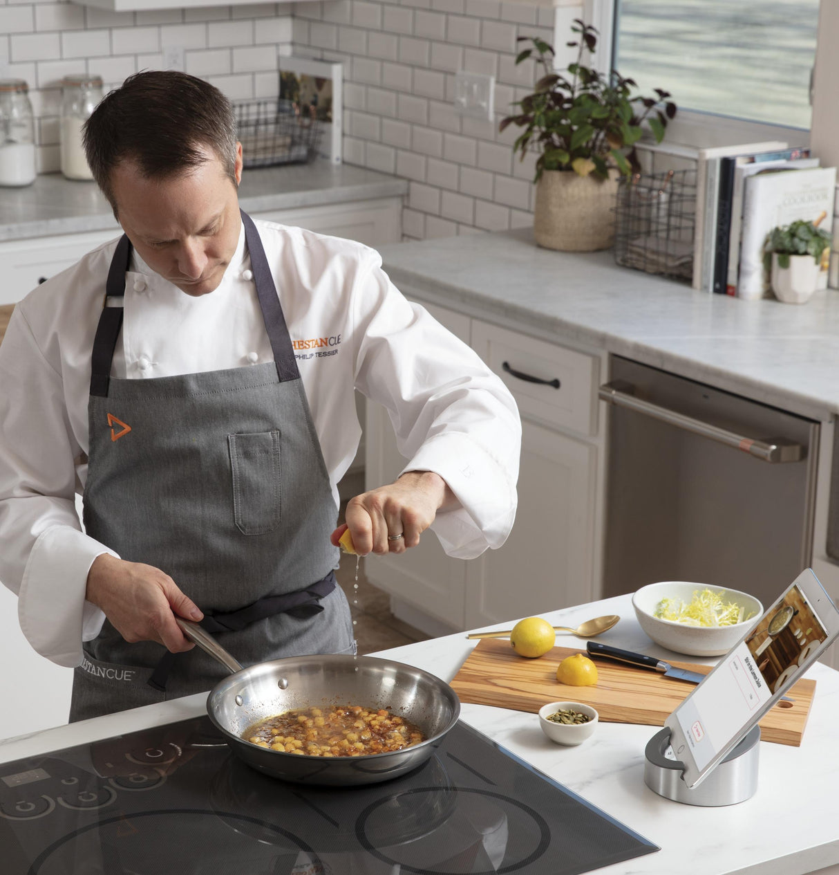 Café™ 36" Smart Touch-Control Induction Cooktop