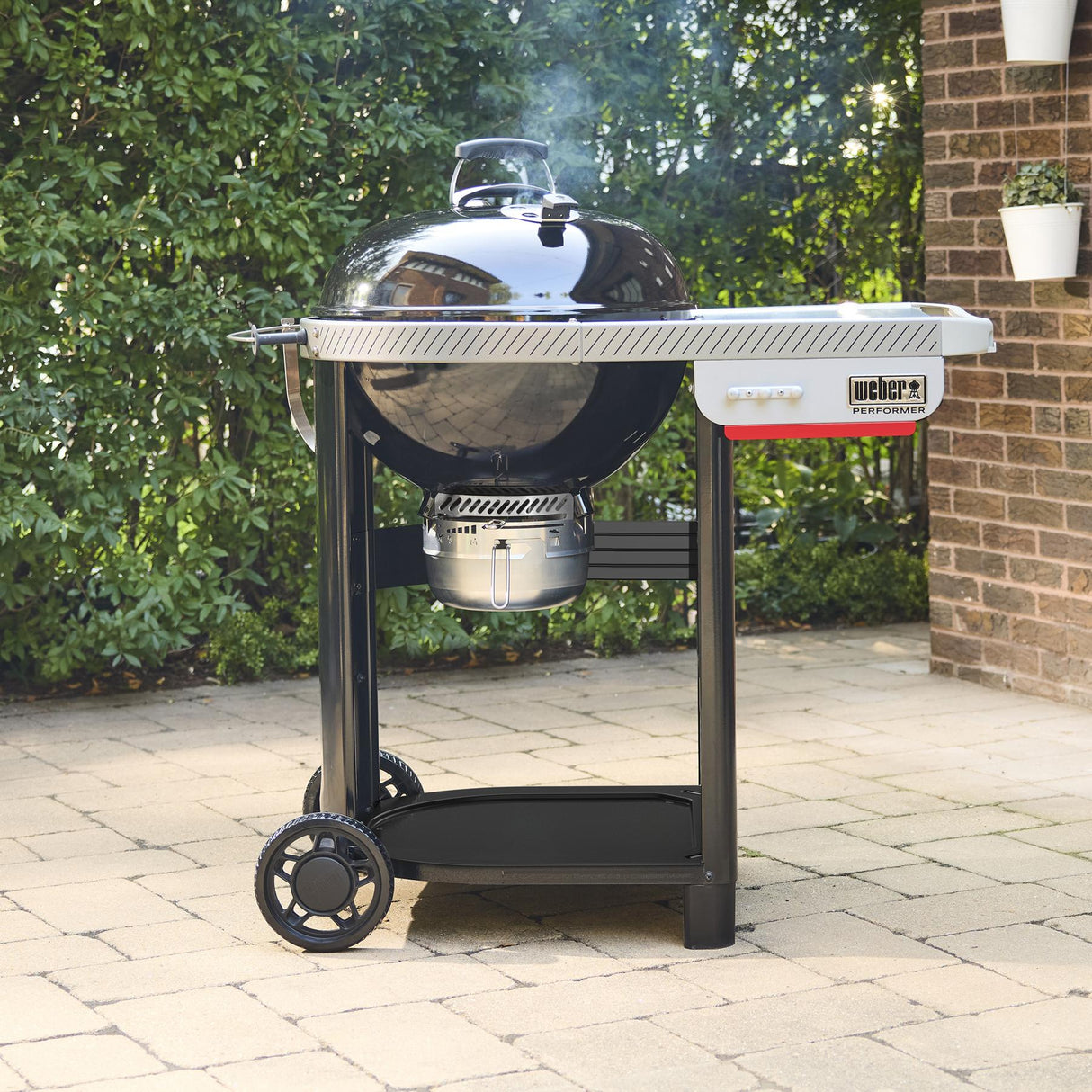 22 Performer™ Charcoal Grill - Black