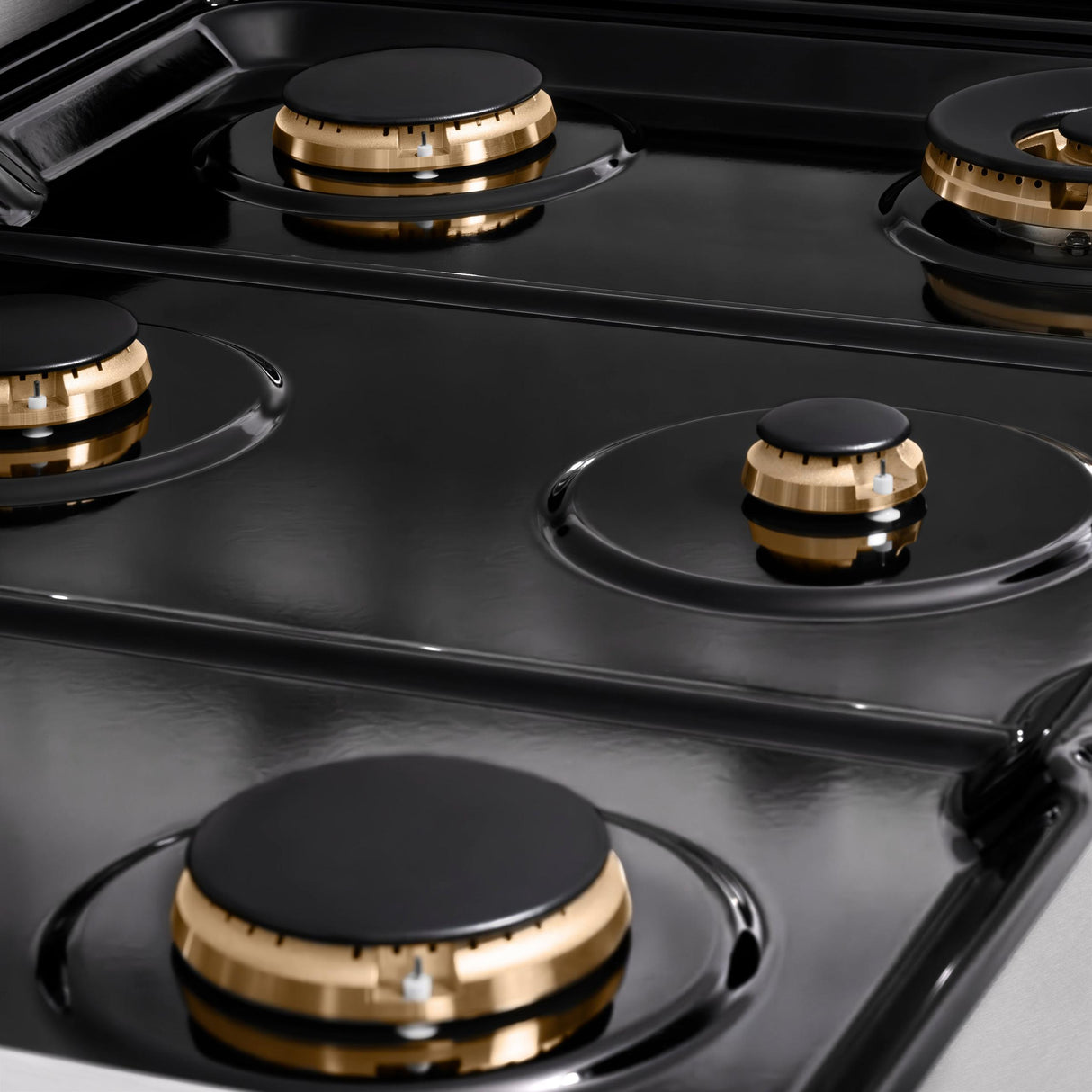 ZLINE 36 in. Autograph Edition Paramount Gas Rangetop with 6 Burners and Porcelain Cooktop in DuraSnow' Stainless Steel with Matte Black Accents (SRTSZ-36-MB)