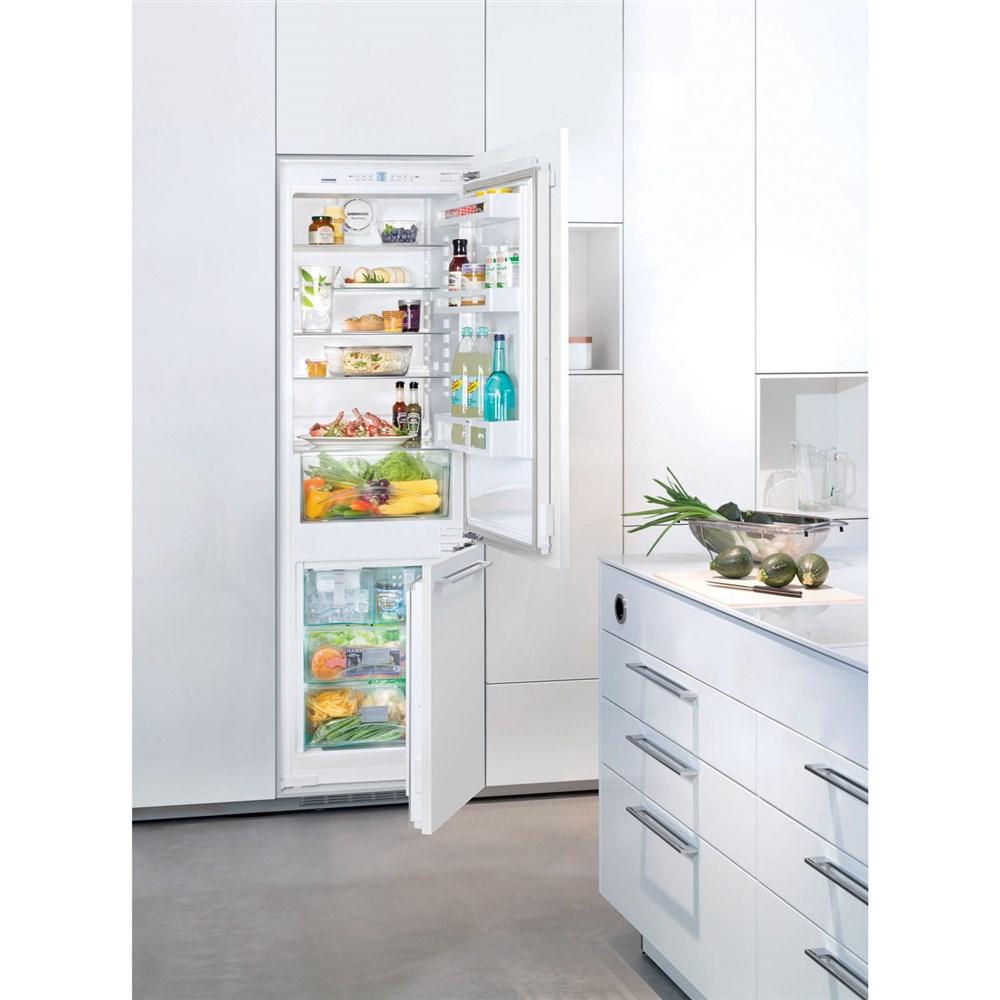 24" Integrated Refrigerator/Freezer w/ice maker right hinge