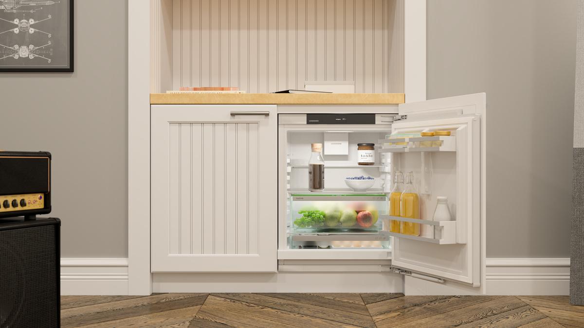 Fridge suitable for undercounter installation with EasyFresh