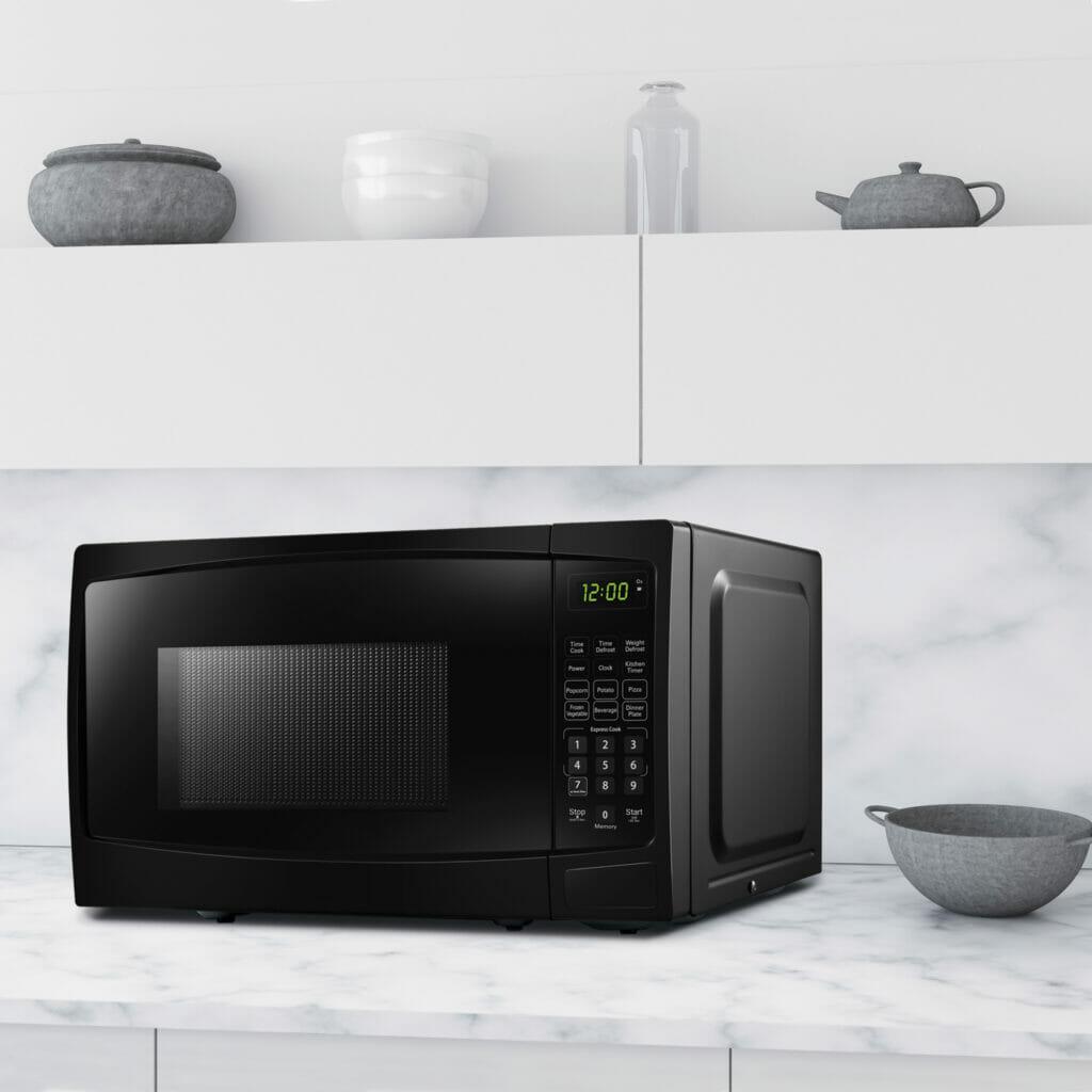 Danby 0.9 cu. ft. Countertop Microwave in Black