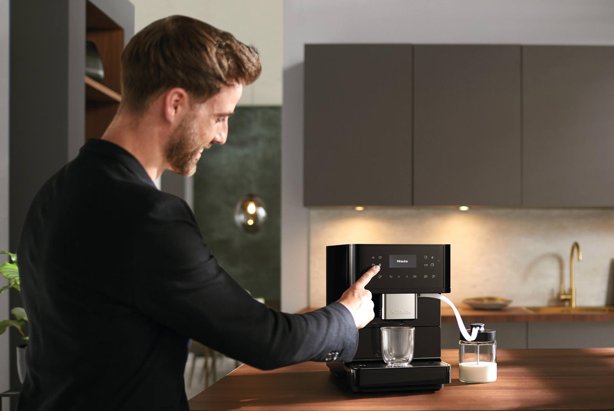 CM 6160 MilkPerfection Obsidian black - Countertop coffee machine With WiFi Conn@ct and a wide selection of specialty coffees for maximum freedom.
