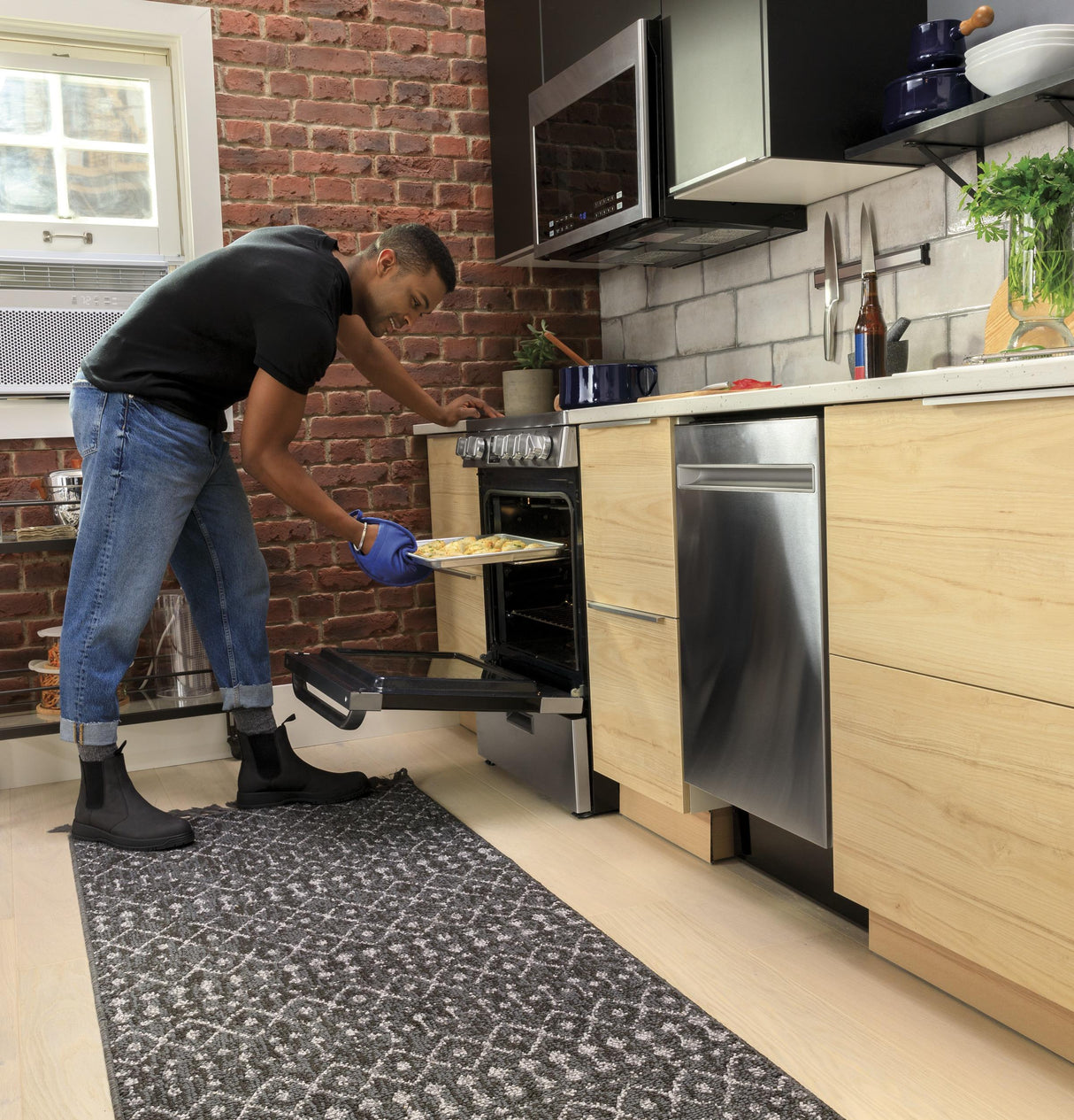 Haier ENERGY STAR® 24" 2.9 Cu. Ft. Electric Range