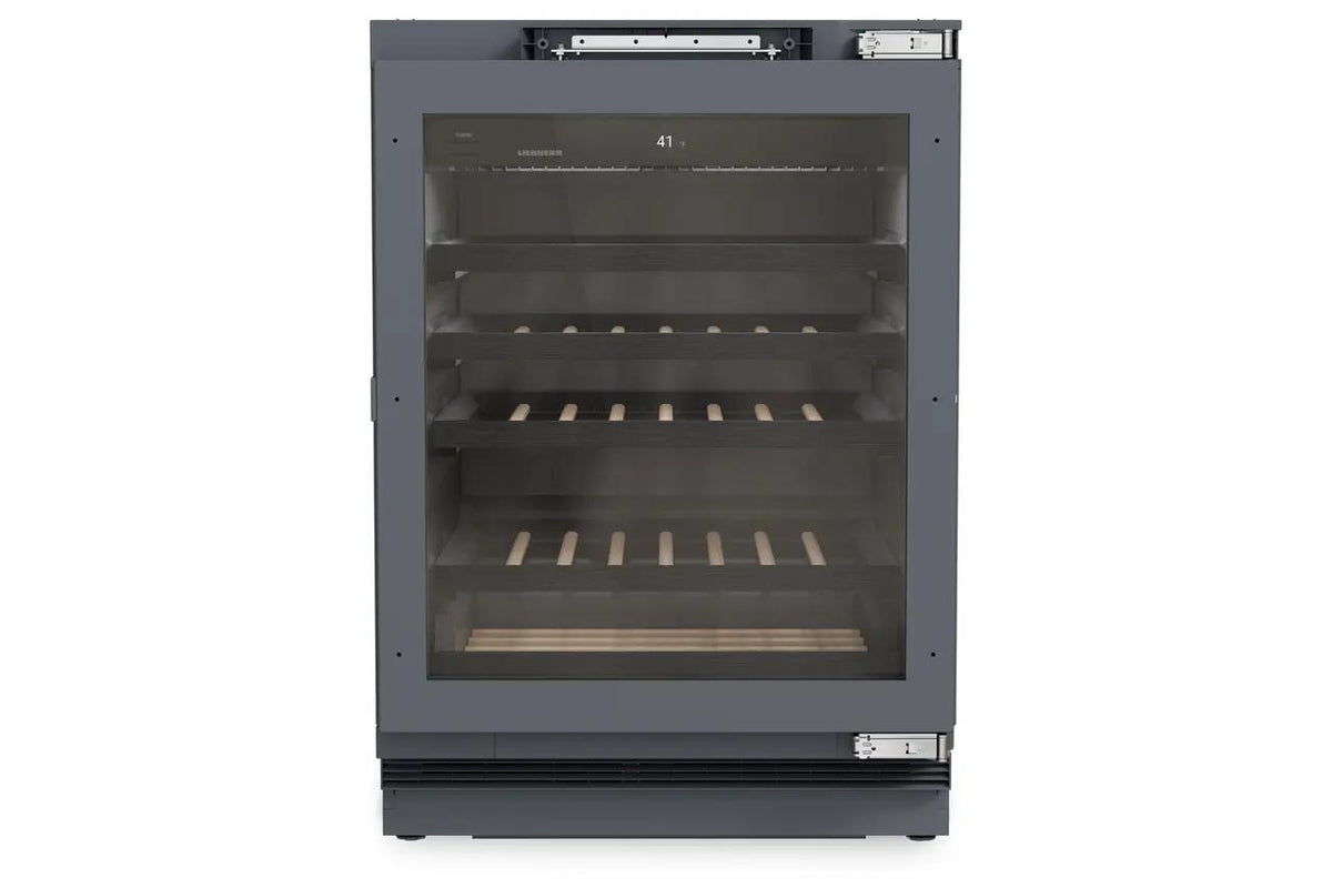 Wine fridge suitable for undercounter installation for wine tempering