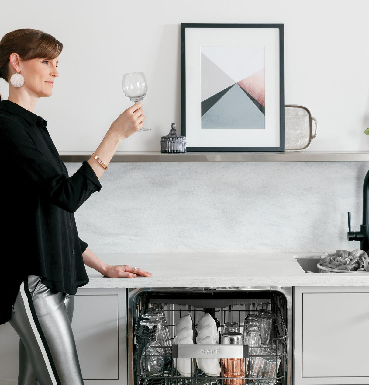 Café™ ENERGY STAR® Smart Stainless Steel Interior Dishwasher with Sanitize and Ultra Wash & Dual Convection Ultra Dry