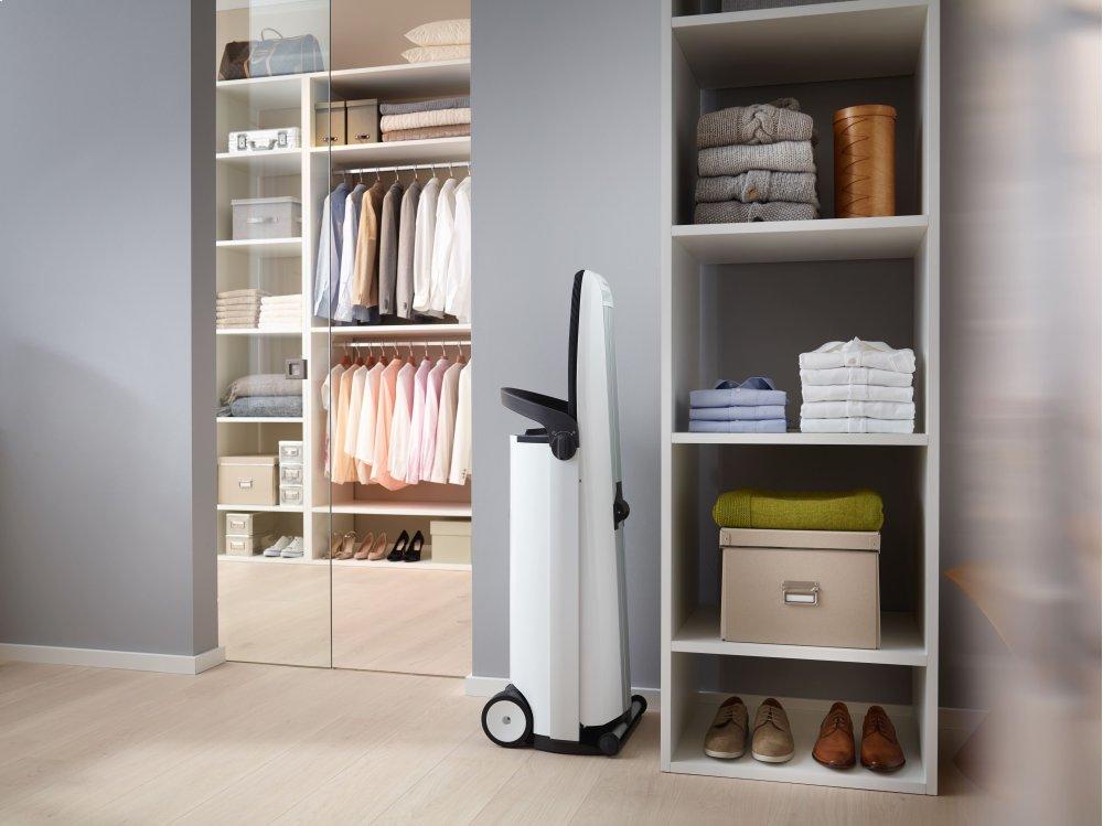 B 3847 FashionMaster - Steam ironing system with display and steamer for perfect ironing results and convenience.