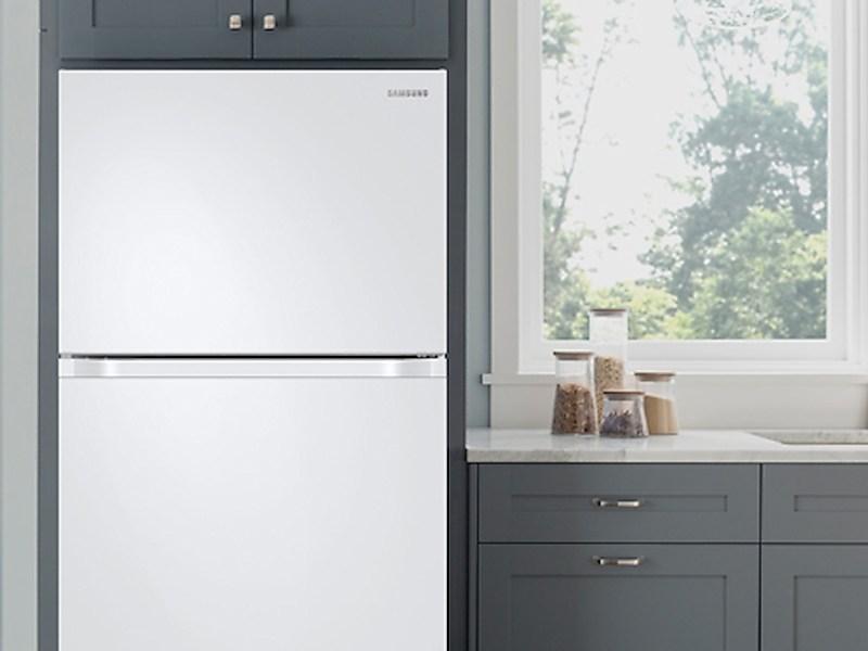 21 cu. ft. Top Freezer Refrigerator with FlexZone™ and Ice Maker in White