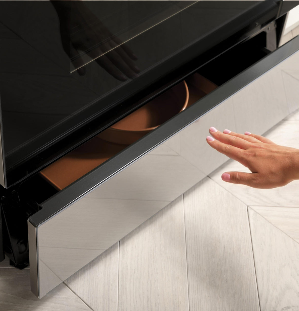Café™ 30" Smart Slide-In, Front-Control, Radiant and Convection Range in Platinum Glass